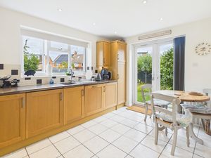 Kitchen/Breakfast Room- click for photo gallery